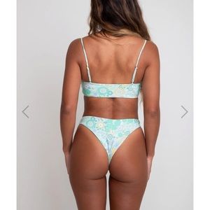 Skatie x Amber Fillerup Clark Haleiwa Dylan NWT